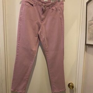 Chic Pink Ankle Jeans